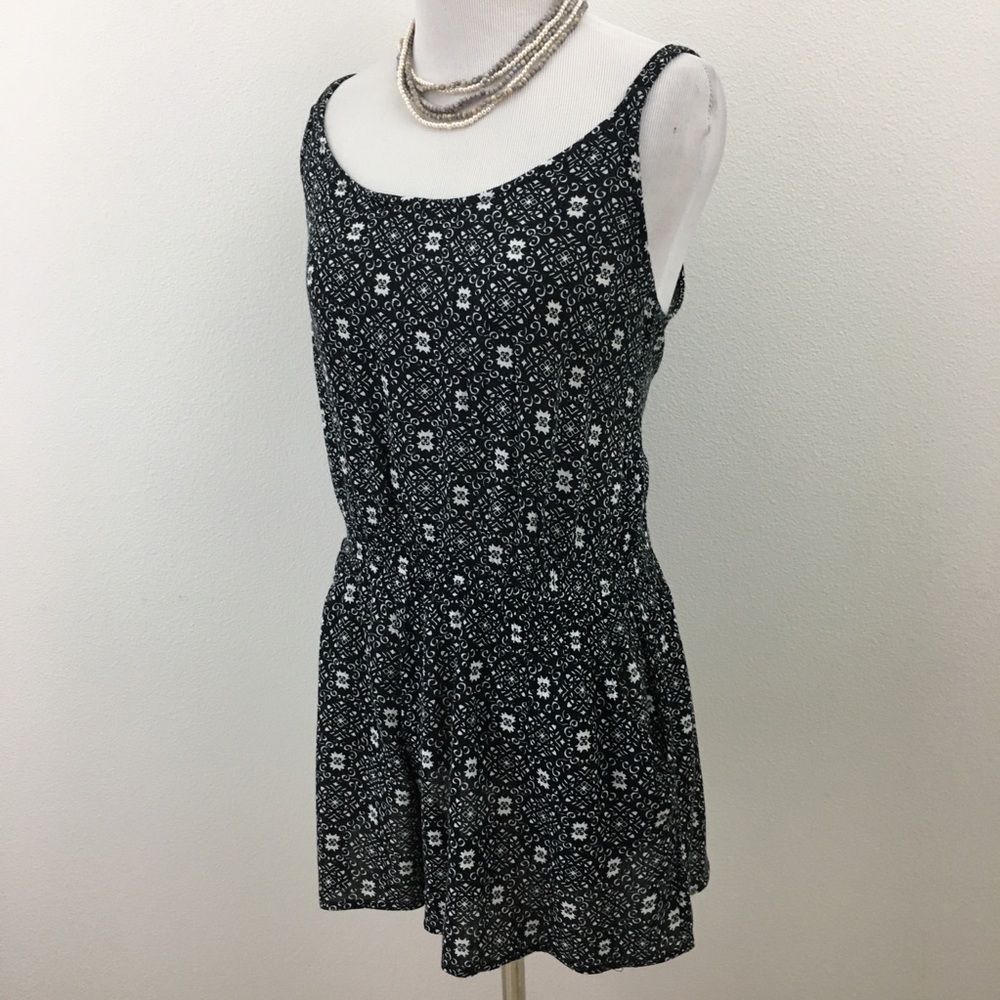 Shorts Romper with Pockets - Picture 2 of 10